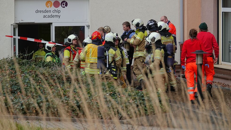In der Berufsakademie waren gefährliche Stoffe in einem Labor ausgetreten. In der Berufsakademie waren gefährliche Stoffe in einem Labor ausgetreten.