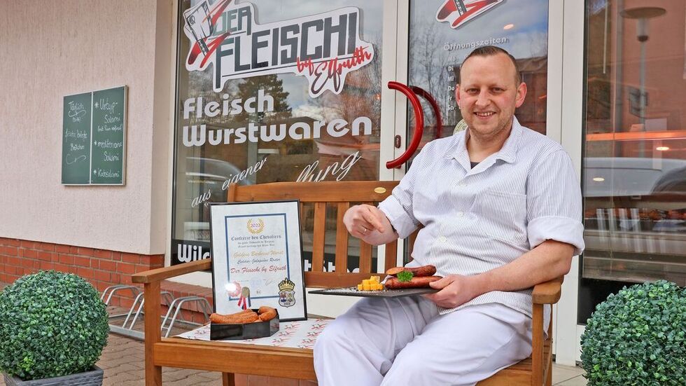 Tilo Elfruth mit seiner Siegerwurst