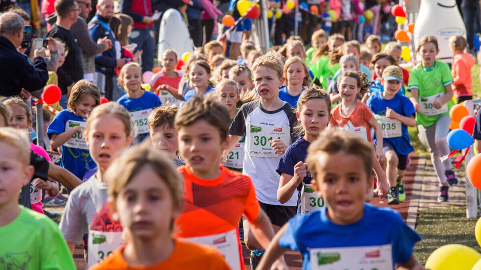 Auch die Kinder haben beim Gassenlauf ihre eigene Strecke.