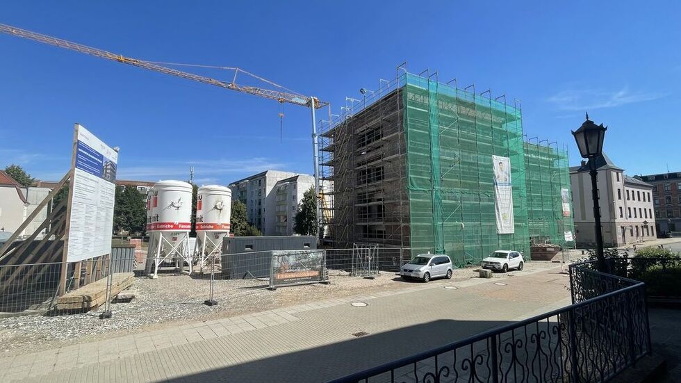 Baubeginn für die Arbeiten in der Badergasse (links neben dem im Bau befindlichen ehem. Schocken-Kaufhaus) soll im November sein. 