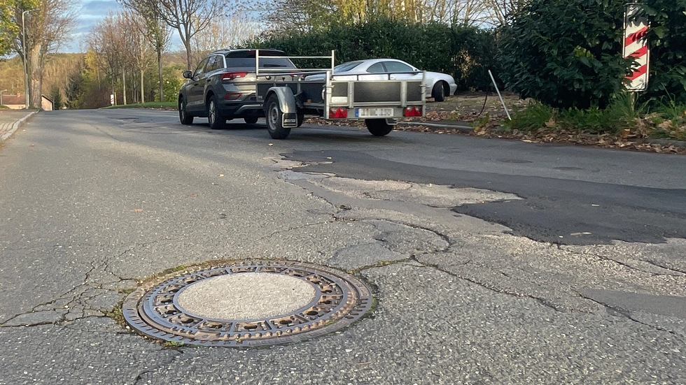 Von Schlaglöchern bis Rissen: Auf Dresdens Straßen ist einiges zu tun. (Symbolbild)