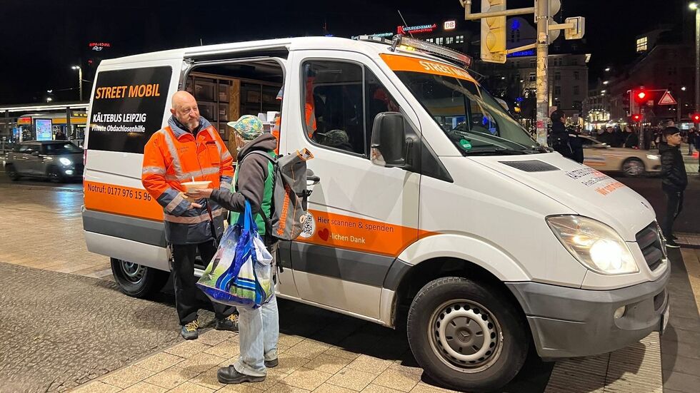 Der Kältebus mit Sebastian Schauer im Einsatz.