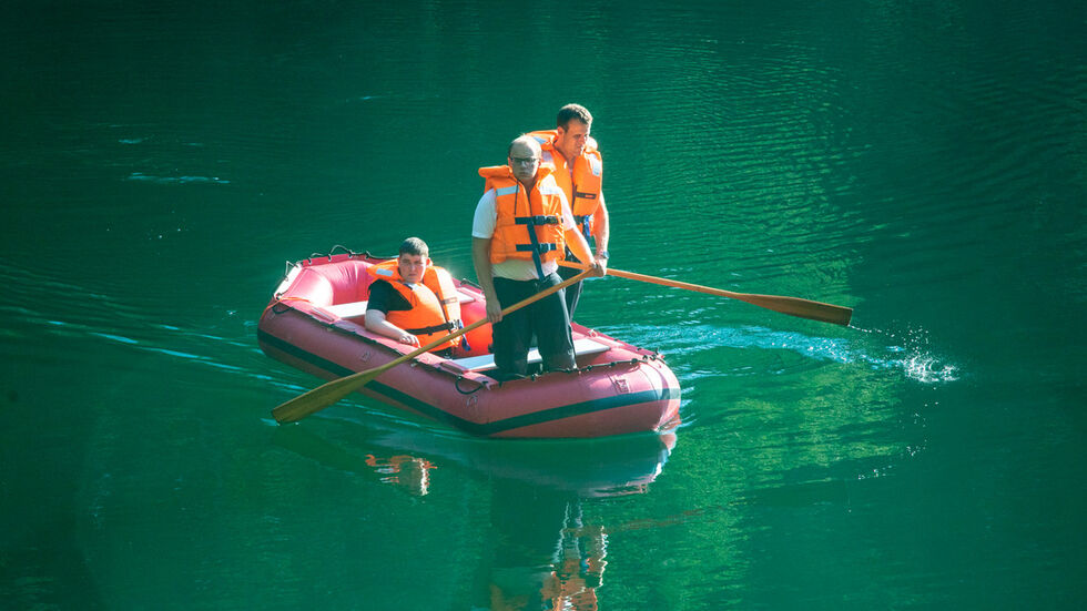 Auch die Suche mit Rettungsboot und -tauchern blieb erfolglos. 