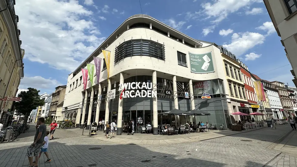 Der Arcaden-Eingang an der Magazinstraße/Innere Plauensche Straße