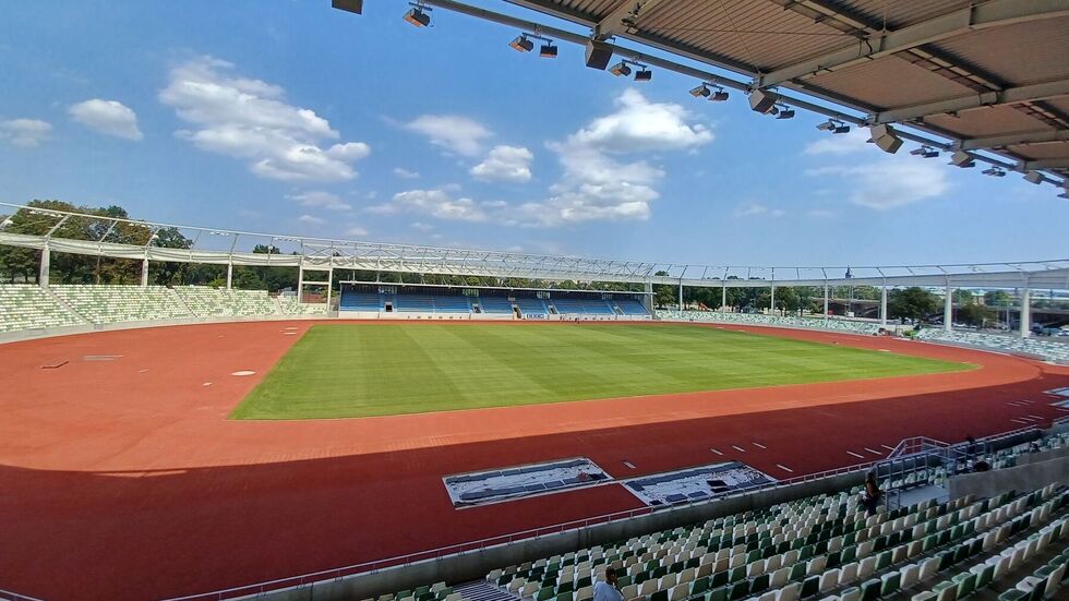 Ein Blick in das Oval des neuen Stadions. Ein Blick in das Oval des neuen Stadions.