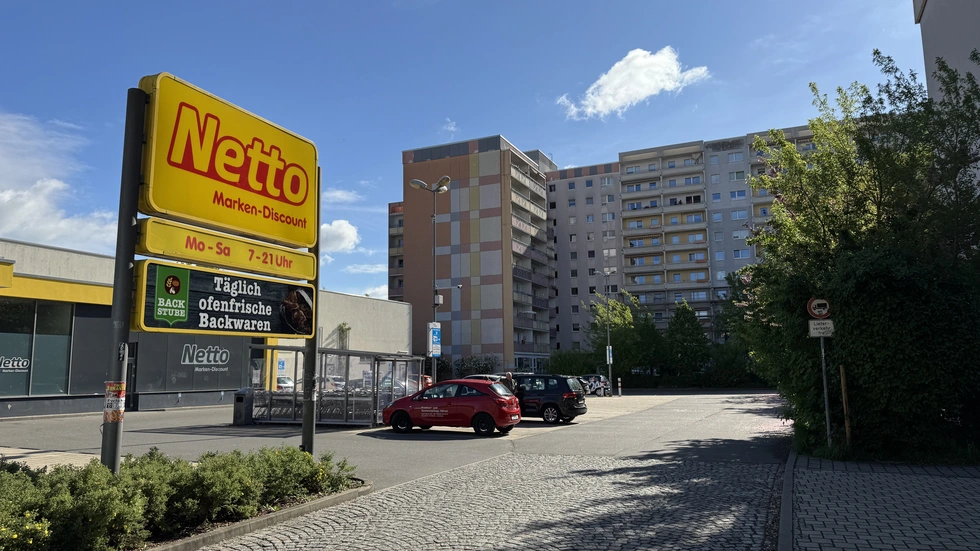Beim Netto an der Katharinenstraße kann jetzt nachts gebührenpflichtig geparkt werden.