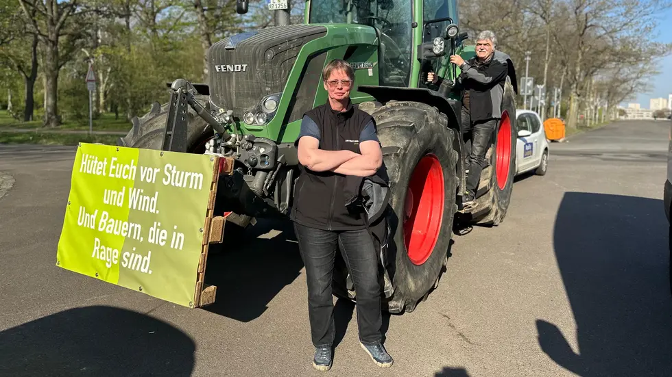 Auch dieser Landwirte (Land schafft Verbindung Sachsen e.V.) haben die Nase voll.
