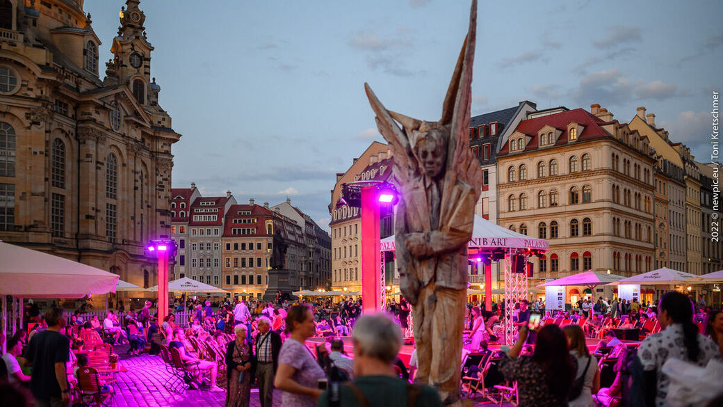 Bis Mitte August stand die Bühne auf dem Neumarkt.
