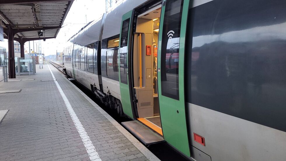 S-Bahn in Hoyerswerda, abfahrbereit nach Leipzig