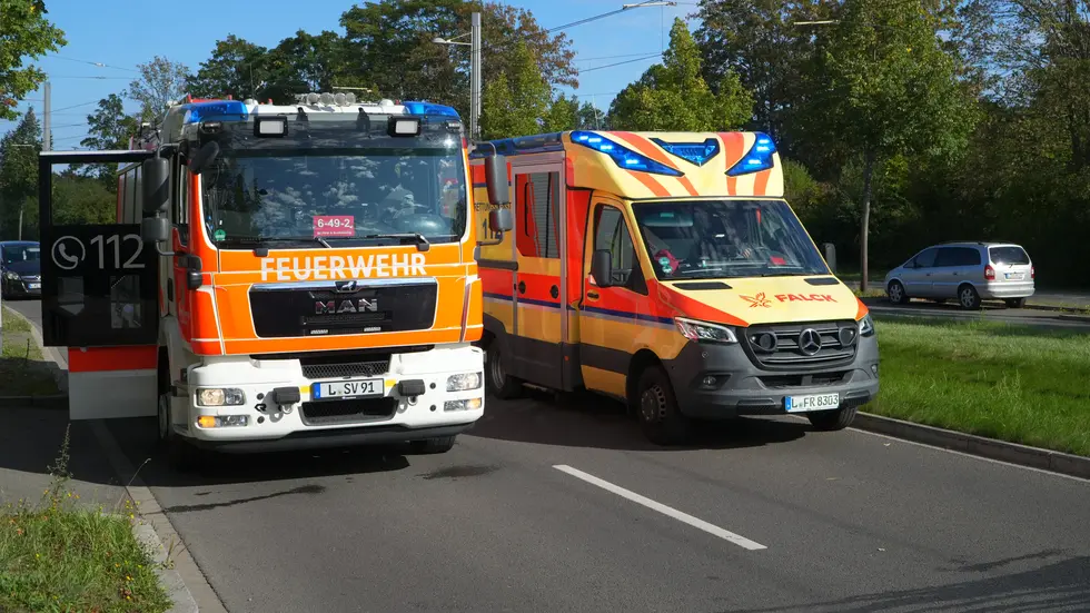 Feuerwehr, Polizei und Krankenwagen rückten für ein verschmortes Netzteil aus.