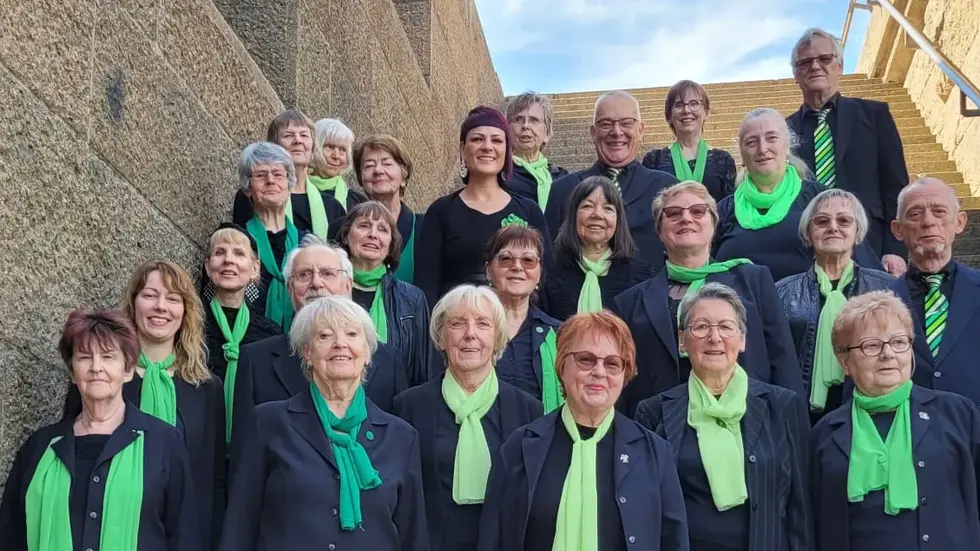 Circa 30 bis 40 Mitglieder sind beim Singen dabei. Circa 30 bis 40 Mitglieder sind beim Singen dabei.