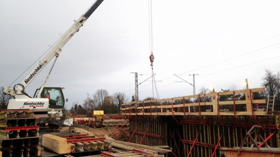 Am Bahnhof Weinböhla wurde bis 2017 die Trassenführung optimiert, um auch hier Geschwindigkeiten bis 200 km/h zu ermöglichen 