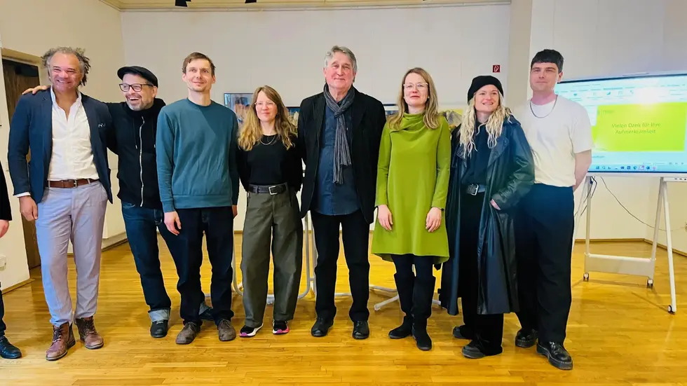 Kulturbürgermeisterin Klepsch (grünes Kleid) mit den diesjährigen Preisträgern Matthias Creutziger (Mitte), dem Duo Ätna (re.) und der Banda Communale Kulturbürgermeisterin Klepsch (grünes Kleid) mit den diesjährigen Preisträgern Matthias Creutziger (Mitte), dem Duo Ätna (re.) und der Banda Communale