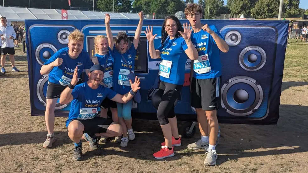 Unser Team ist auch in diesem Jahr wieder mit dem großen Radio-Leipzig-Ghettoblaster unterwegs. Unser Team ist auch in diesem Jahr wieder mit dem großen Radio-Leipzig-Ghettoblaster unterwegs.