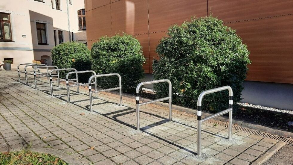 Für 7.800 Euro wurden diese Fahrradbügel vor der Städtischen Musikschule installiert. Für 7.800 Euro wurden diese Fahrradbügel vor der Städtischen Musikschule installiert.