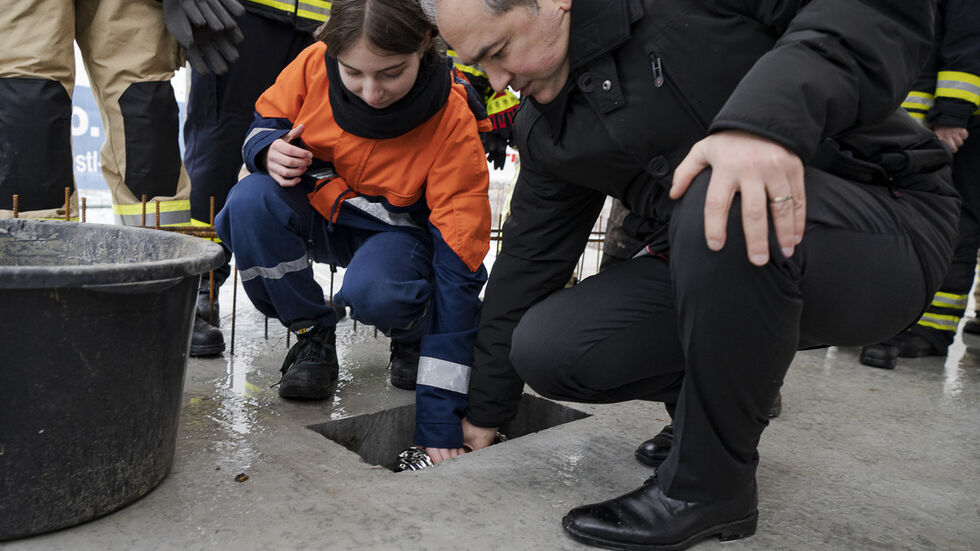 Im Februar wurde der Grundstein für das Feuerwehrgebäude gelegt