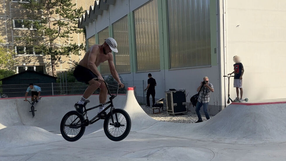 Die Skateanlage wird bereits ausgiebig genutzt.