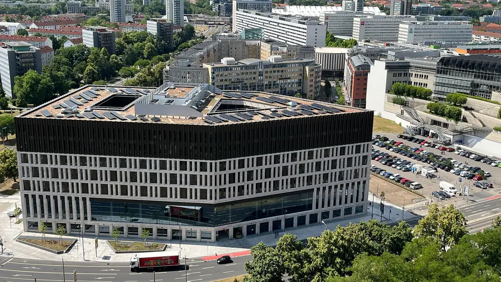 Dresden muss den Gürtel enger schnallen. Wie OB Hilbert im Stadtforum bekannt gab, fehlen der Stadt 144 Millionen Euro. 