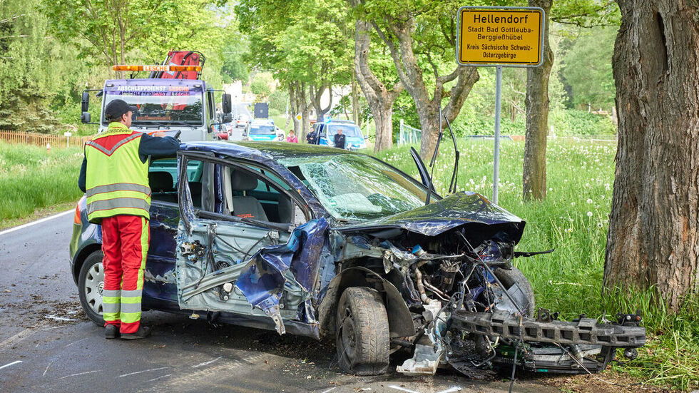 An dem Wagen entstand Totalschaden. An dem Wagen entstand Totalschaden.