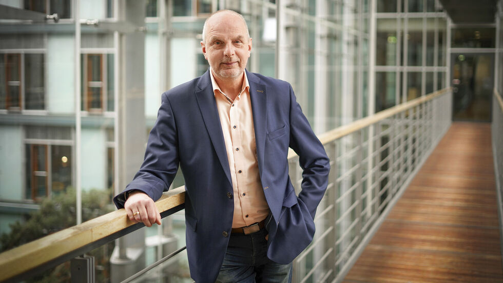 Detlef Müller, der Bundestagskandidat der SPD mag Sport (Basketball, Fußball), Lesen, Aquarium und Großpudel "Leonore". Detlef Müller, der Bundestagskandidat der SPD mag Sport (Basketball, Fußball), Lesen, Aquarium und Großpudel "Leonore".