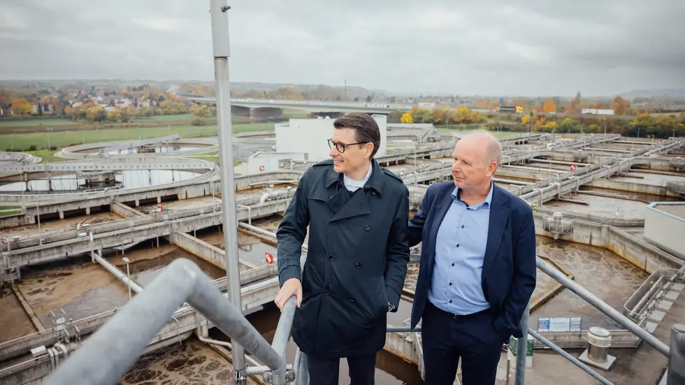 Dr. Axel Cunow, Finanzvorstand SachsenEnergie, Ralf Strothteicher, Technischer Geschäftsführer Stadtentwässerung Dresden. Dr. Axel Cunow, Finanzvorstand SachsenEnergie, Ralf Strothteicher, Technischer Geschäftsführer Stadtentwässerung Dresden.