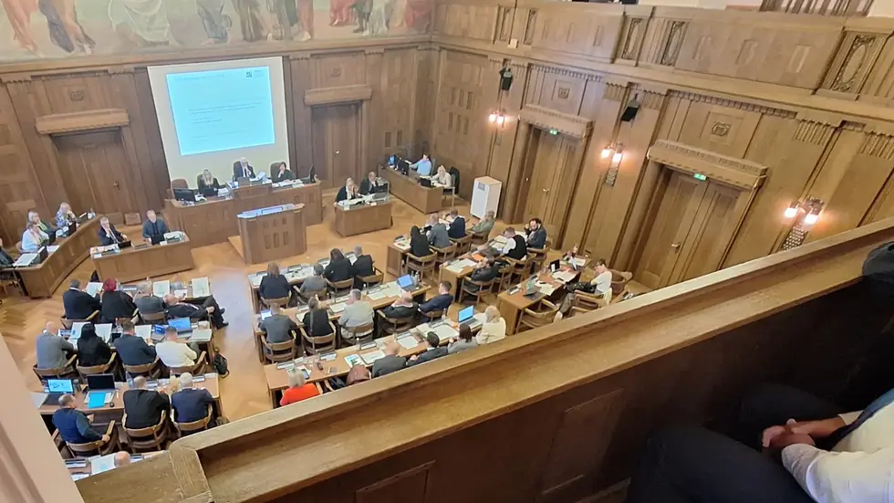Chemnitzer Stadträte wollen künftig genauer wissen, was aus ihren Beschlüssen geworden ist. Eine Mehrheit hat dafür gestimmt, dass die Verwaltung künftig Rechenschaft ablegen muss.
Chemnitzer Stadträte wollen künftig genauer wissen, was aus ihren Beschlüssen geworden ist. Eine Mehrheit hat dafür gestimmt, dass die Verwaltung künftig Rechenschaft ablegen muss.
