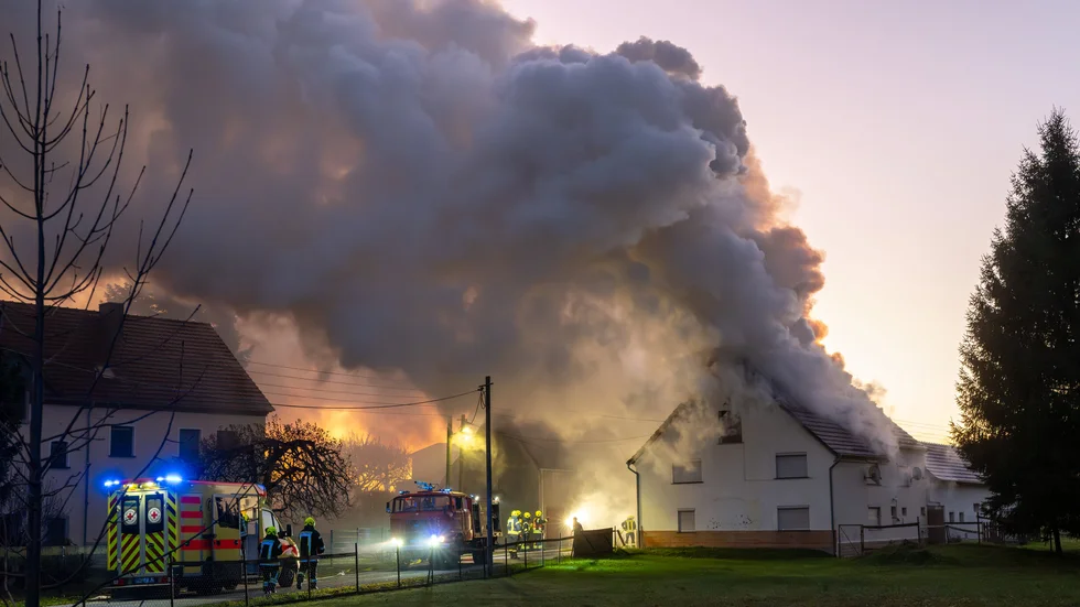 Das brennende Wohnhaus Anfang November vergangenen Jahres