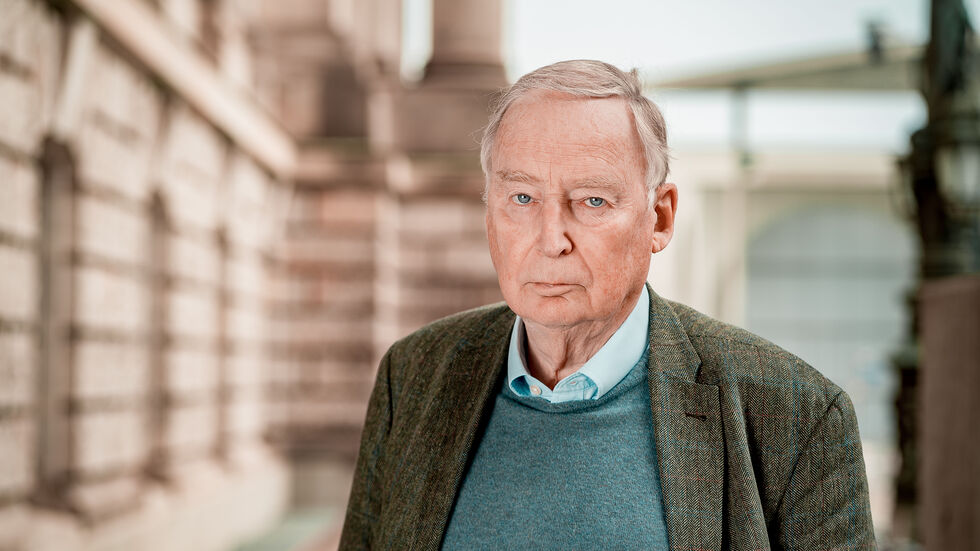 Dr. Alexander Gauland, der Bundestagskandidat der AfD, mag klassische Literatur, Politik und die Historik. Dr. Alexander Gauland, der Bundestagskandidat der AfD, mag klassische Literatur, Politik und die Historik.