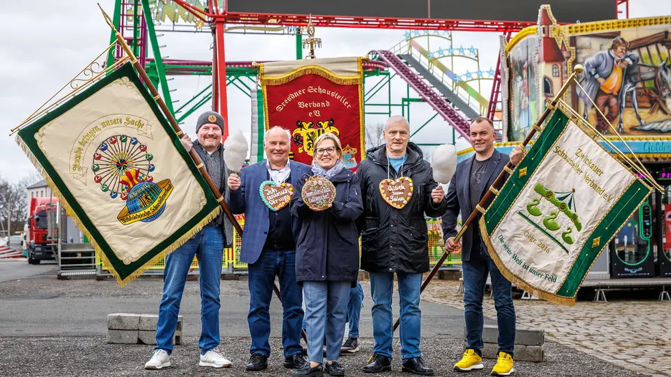 Ministerin Klepsch inmitten der sächsischen Schausteller-Chefs auf dem Rummel an der Marienbrücke Ministerin Klepsch inmitten der sächsischen Schausteller-Chefs auf dem Rummel an der Marienbrücke
