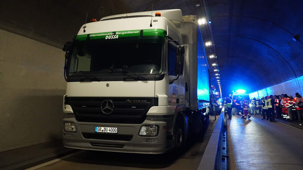 Blick in den Tunnel während der Übung. Blick in den Tunnel während der Übung.