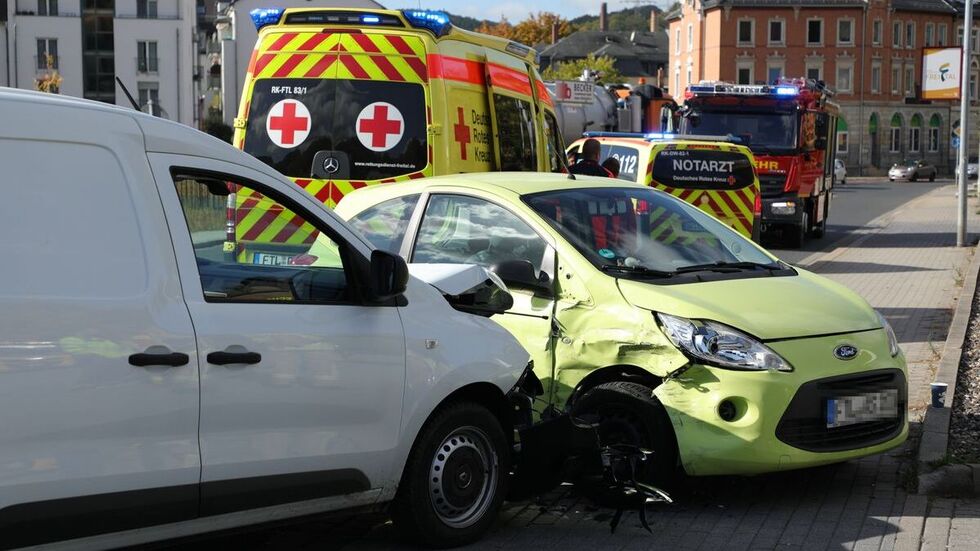 Die Fahrerin des Fords wurde bei dem Unfall verletzt.