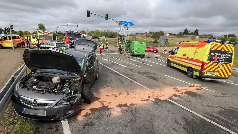 Nach dem Unfall kam es zur Vollsperrung. Nach dem Unfall kam es zur Vollsperrung.