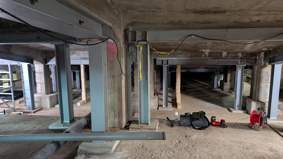 Schwimmhalle Klotzsche im Keller unter dem Beckenunterboden