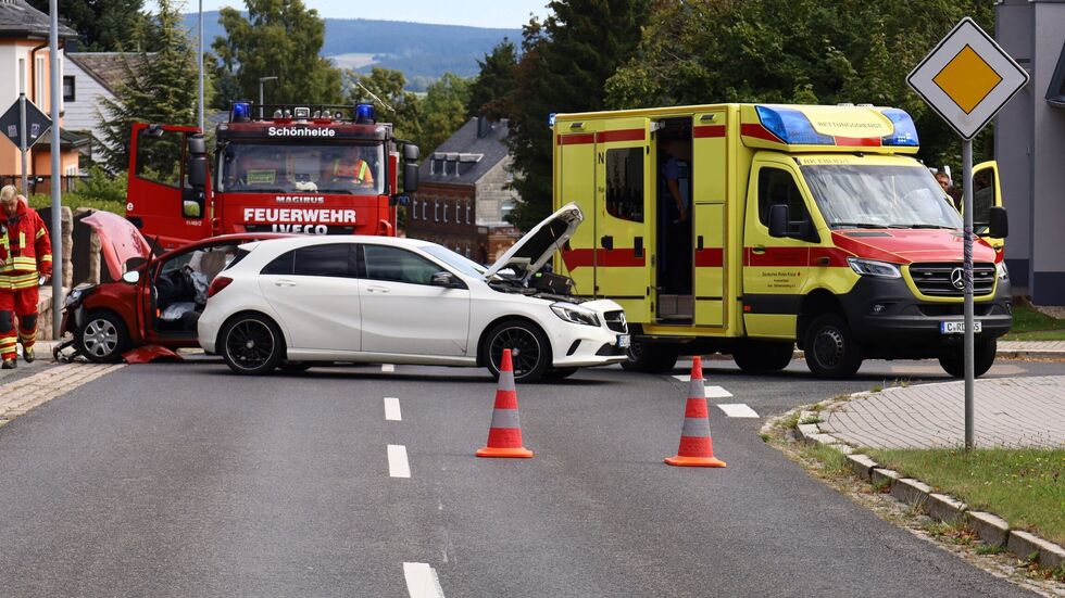 Die Kreuzung war nach dem Unfall lange gesperrt. Die Kreuzung war nach dem Unfall lange gesperrt.