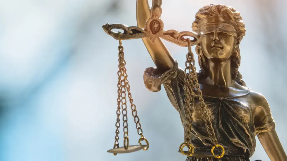 Laut einer Umfrage des Deutschen Richterbundes haben die Staatsanwaltschaften inzwischen eine Bugwelle von rund 46.000 offenen Fällen vor sich. Ende 2020 waren es noch rund 32.000. Das entspricht einem Anstieg um 43 Prozent.