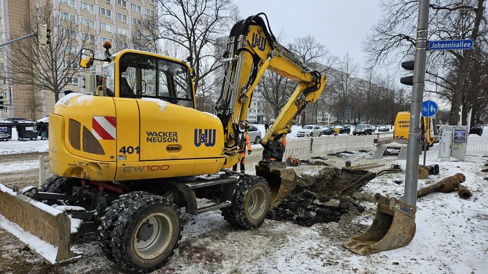 Die Wasserwerke arbeiten an der Behebnung des Schadens.