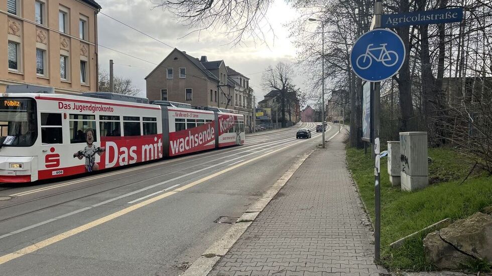 Der umstrittene Fahrradstreifen an der Marienthaler Straße