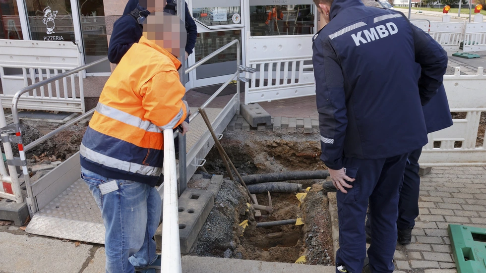 Schnell waren Experten vor Ort und stellten fest: Die vermeindliche Bombe war eine Kabelmuffe.