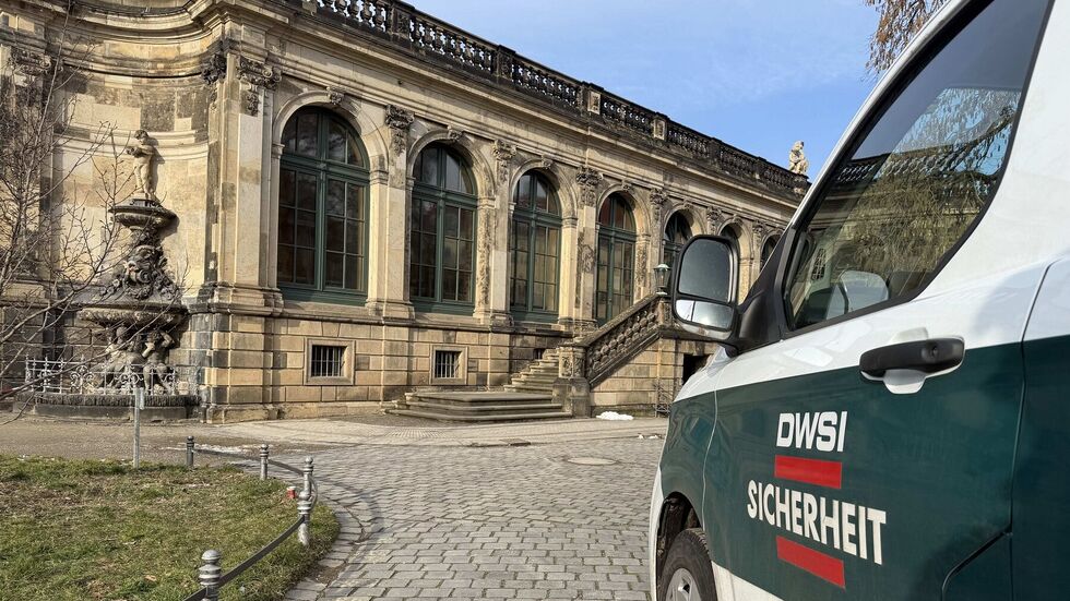 Die Sicherheitsmaßnahmen am Zwinger wurden erhöht 