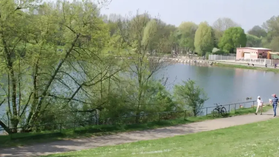 Das Naturbad Nordost (Bagger) in Leipzig.