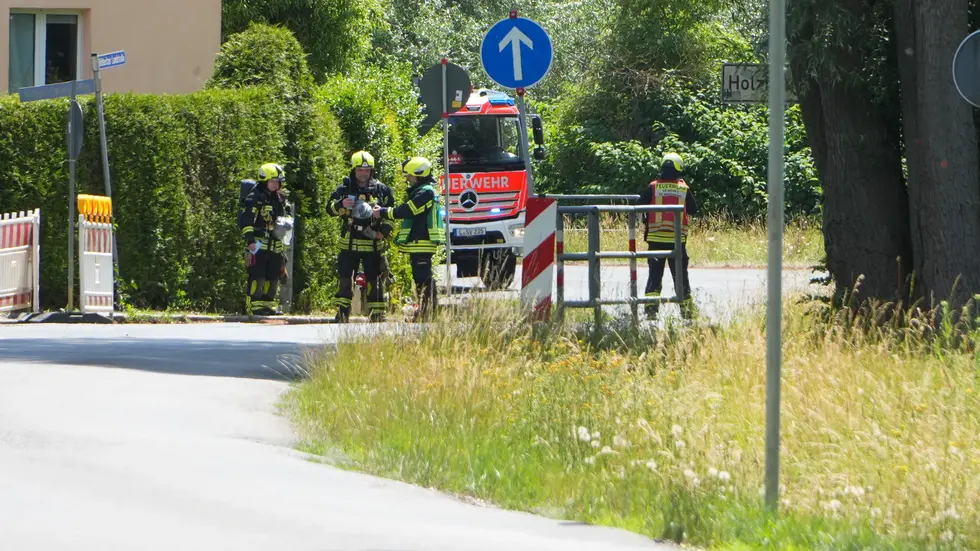 Feuerwehrleute am Einsatzort.