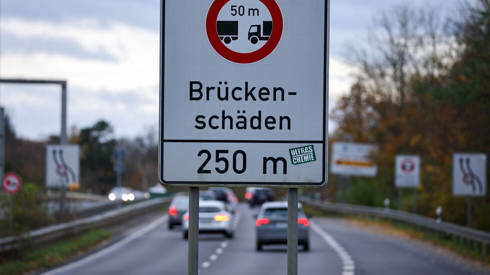 Die B2-Agra-Brücke wird nächstes mit Stützpfeilern gesichert (Symbolbild). Die B2-Agra-Brücke wird nächstes mit Stützpfeilern gesichert (Symbolbild).