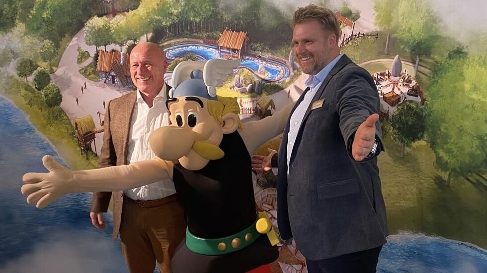 Die neuen französischen Chefs mit Asterix bei der Vorstellung ihrer Pläne im Belantis-Freizeitpark bei Leipzig.