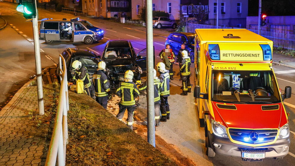 Bei dem Unfall gab es zwei Verletzte. Bei dem Unfall gab es zwei Verletzte.