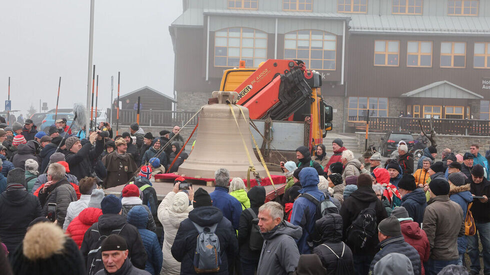 Zahlreiche Besucher waren bei der Glockenweihe auf dem Fichtelberg dabei.