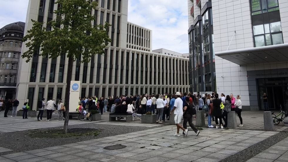 Auch das Wintergartenhochhaus gegenüber vom Leipziger Hauptbahnhof war vom Stromausfall betroffen.