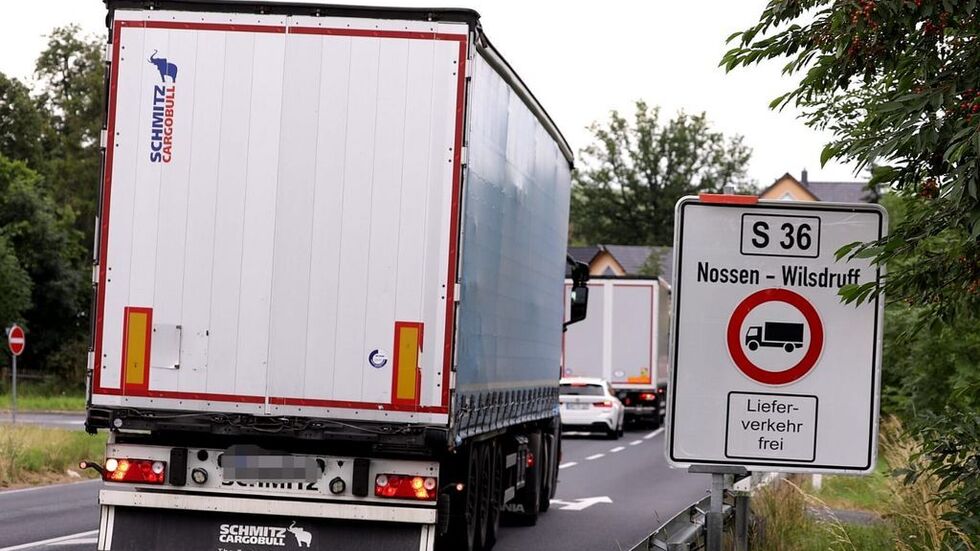 Bereits 2021 gab es ein vorübergehendes LKW-Verbot in Wilsdruff. Das soll wieder kommen, zumindest nach Plänen des Landratsamtes.