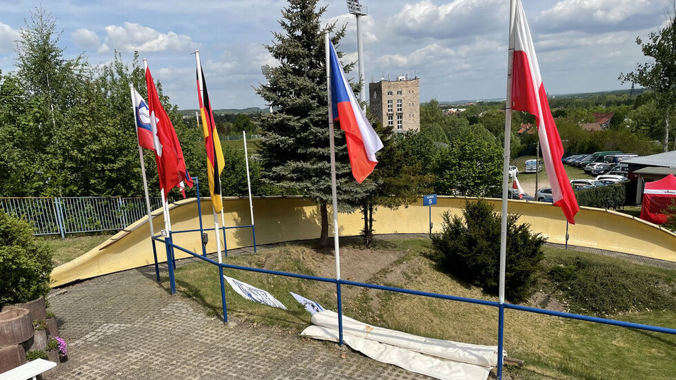Sportler aus sechs Ländern treten beim FIL-Sommercup 2022 an. 