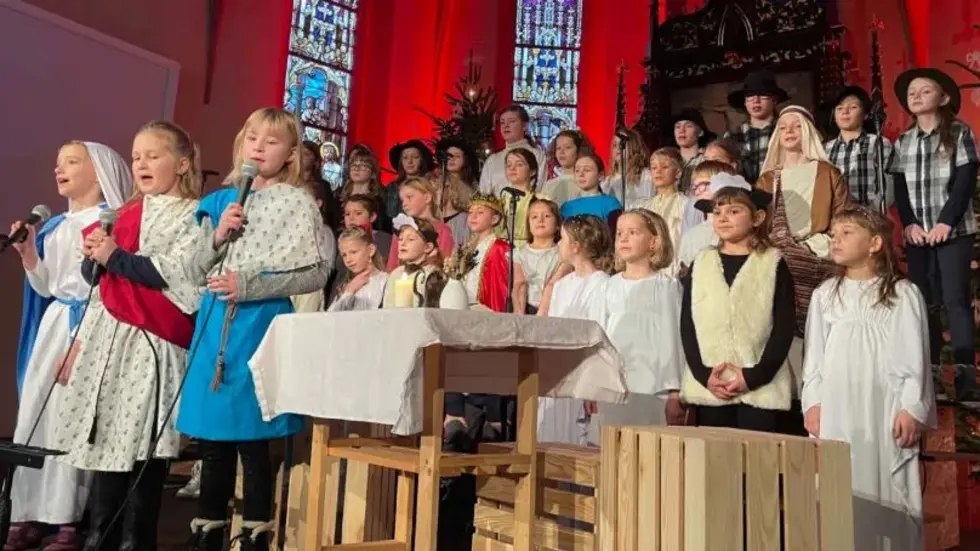 Die Kids bei einer Aufführung.