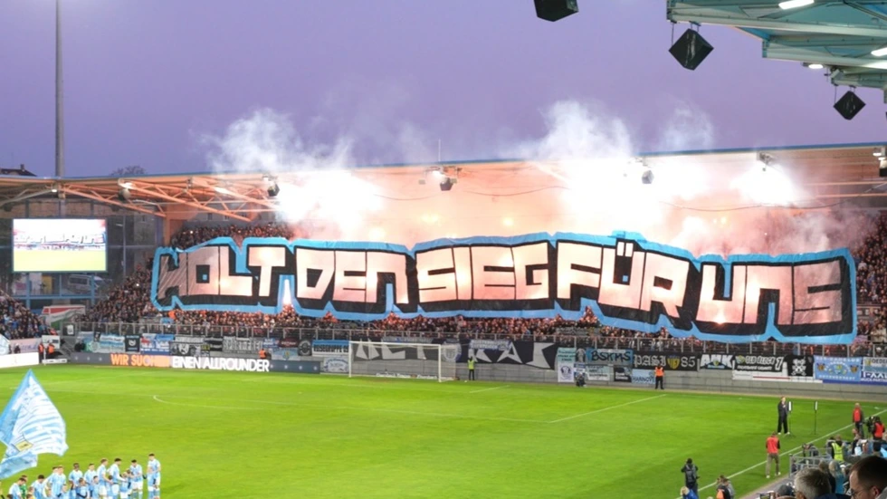 Die Chemnitzer Choreo vor dem Anpfiff Die Chemnitzer Choreo vor dem Anpfiff